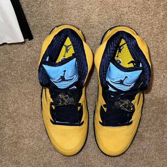 Air Jordan Retro 5 SE Michigan. Style CQ9541-704 - Picture 8 of 8